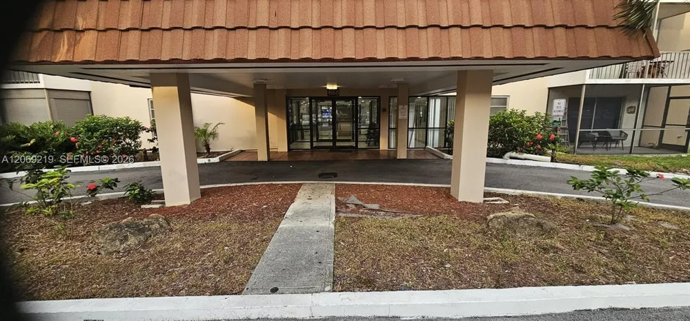 4168 Inverrary Dr #112 Lauderhill, FL 33319