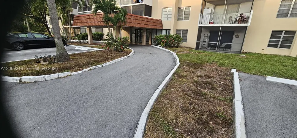 4168 Inverrary Dr #112 Lauderhill, FL 33319