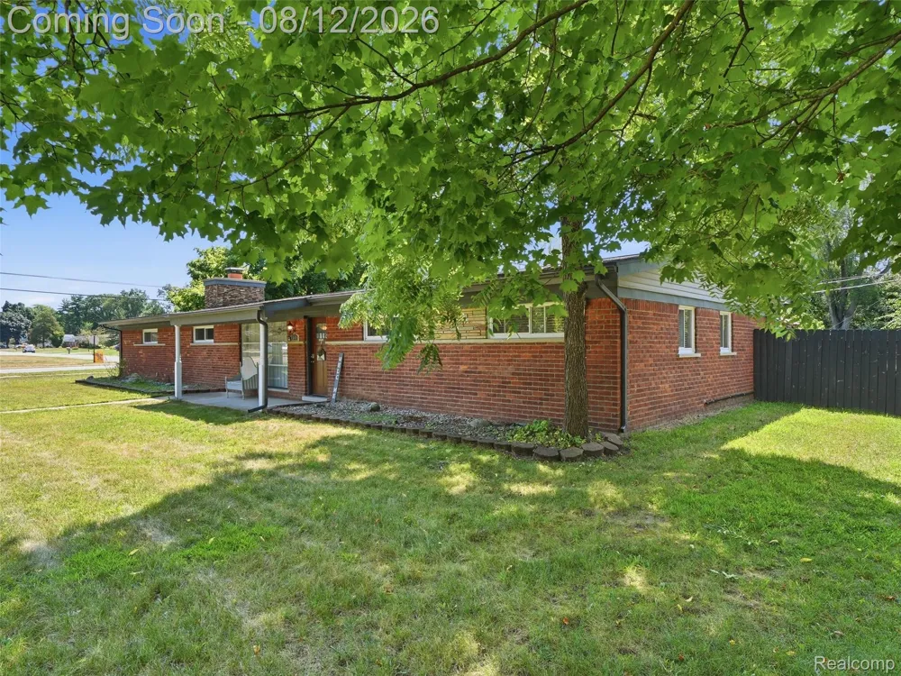1640 Beverly Boulevard Walled Lake City, MI 48390
