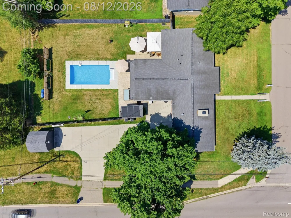 1640 Beverly Boulevard Walled Lake City, MI 48390