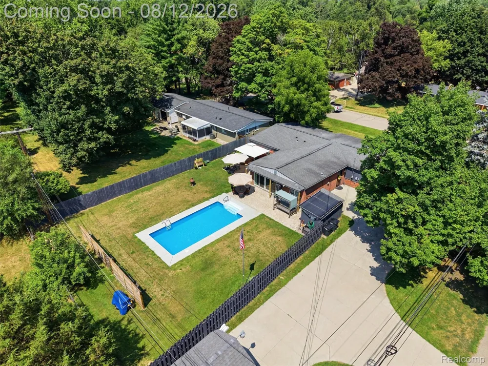 1640 Beverly Boulevard Walled Lake City, MI 48390