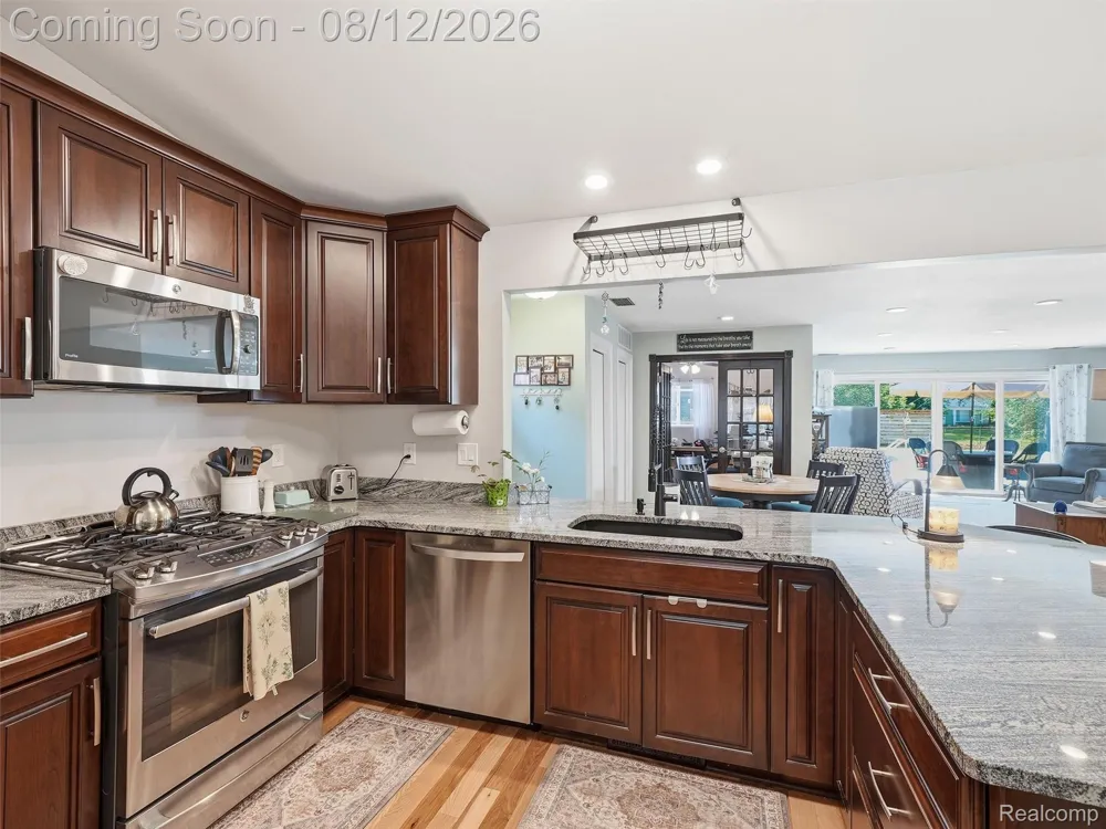 1640 Beverly Boulevard Walled Lake City, MI 48390