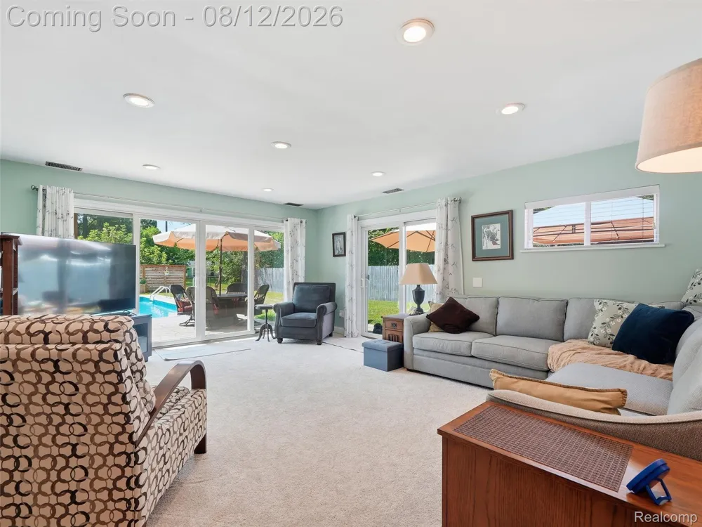 1640 Beverly Boulevard Walled Lake City, MI 48390