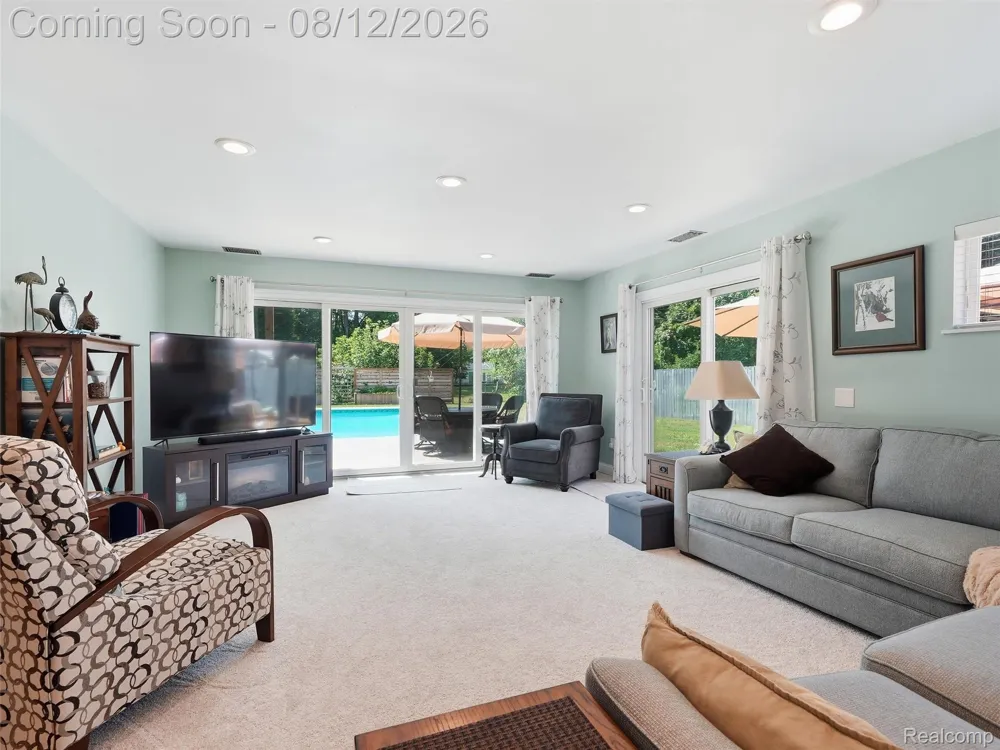 1640 Beverly Boulevard Walled Lake City, MI 48390