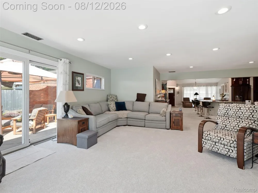 1640 Beverly Boulevard Walled Lake City, MI 48390