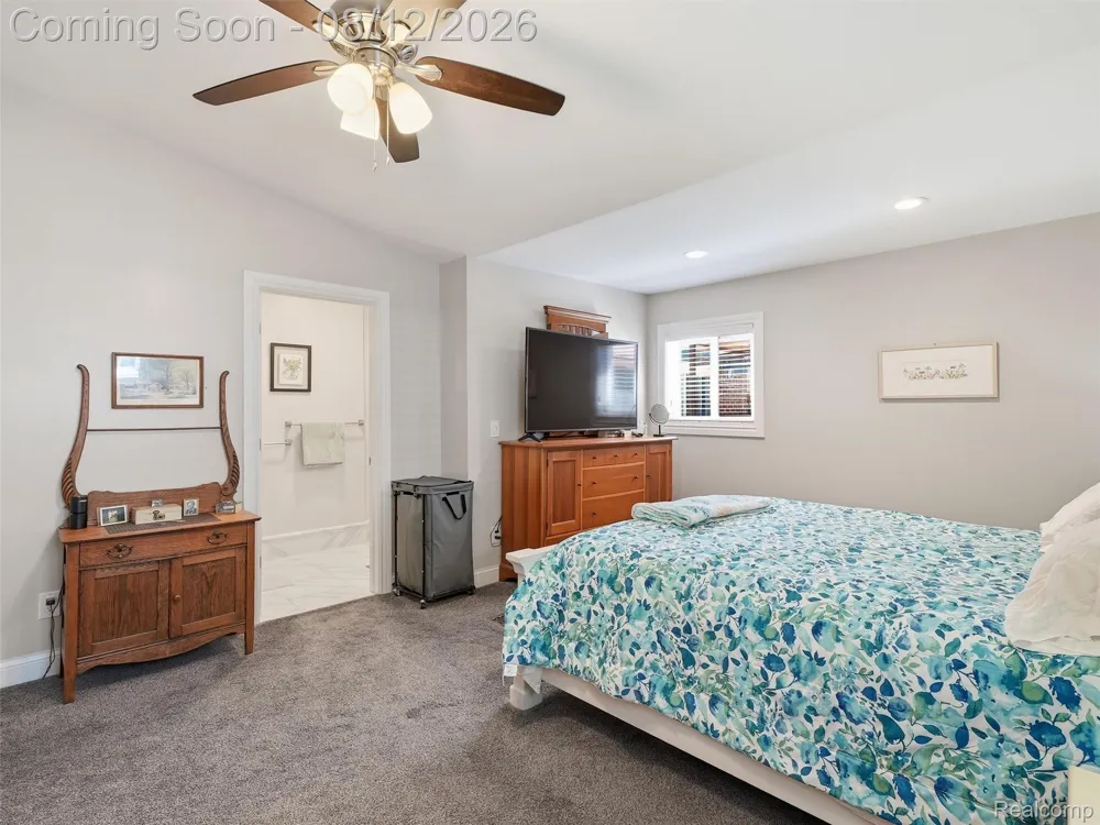 1640 Beverly Boulevard Walled Lake City, MI 48390