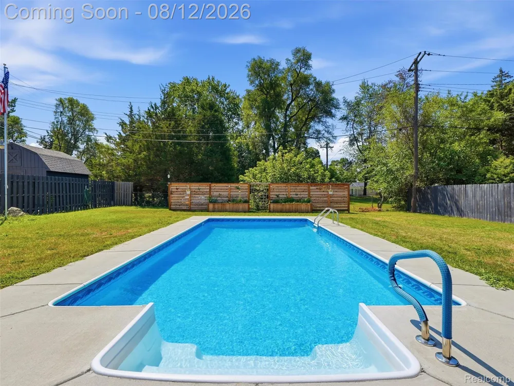 1640 Beverly Boulevard Walled Lake City, MI 48390
