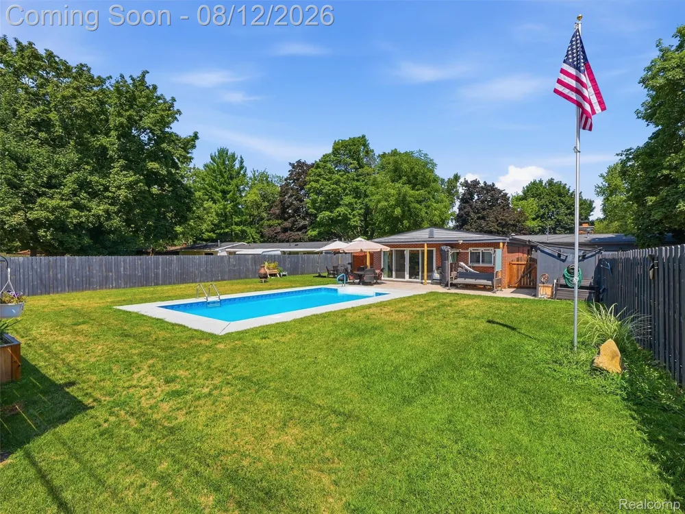 1640 Beverly Boulevard Walled Lake City, MI 48390
