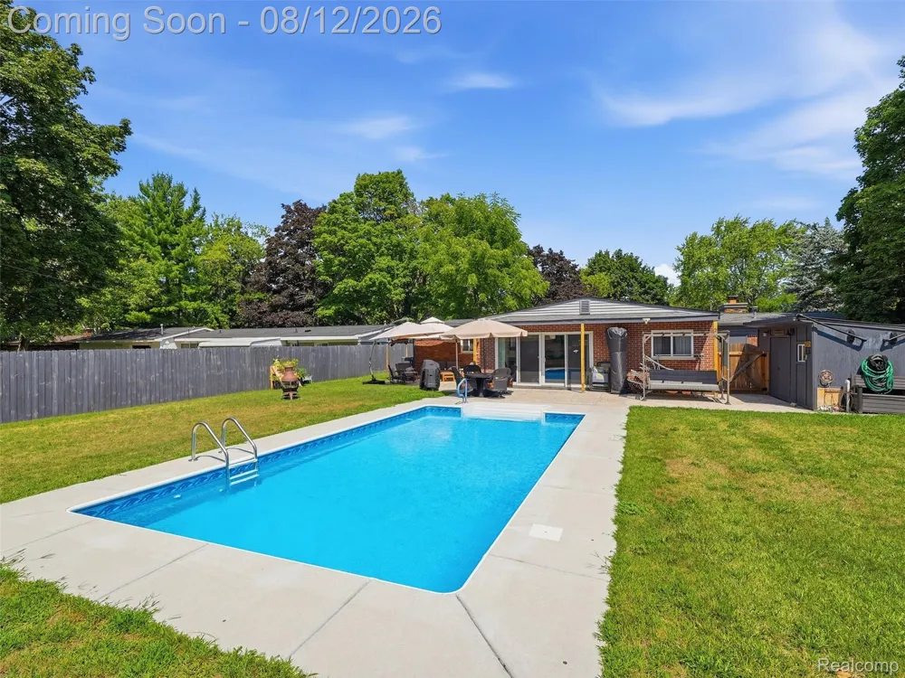 1640 Beverly Boulevard Walled Lake City, MI 48390