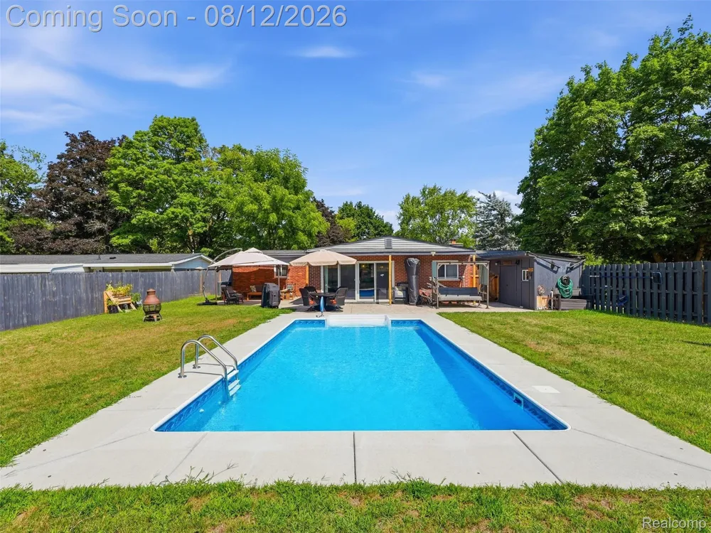 1640 Beverly Boulevard Walled Lake City, MI 48390