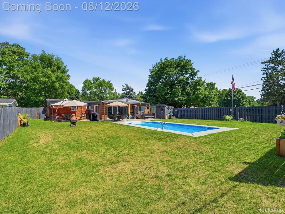 1640 Beverly Boulevard Walled Lake City, MI 48390