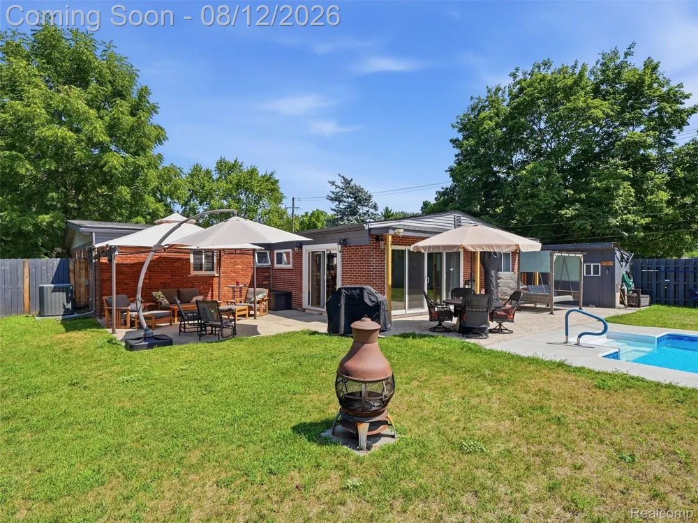 1640 Beverly Boulevard Walled Lake City, MI 48390