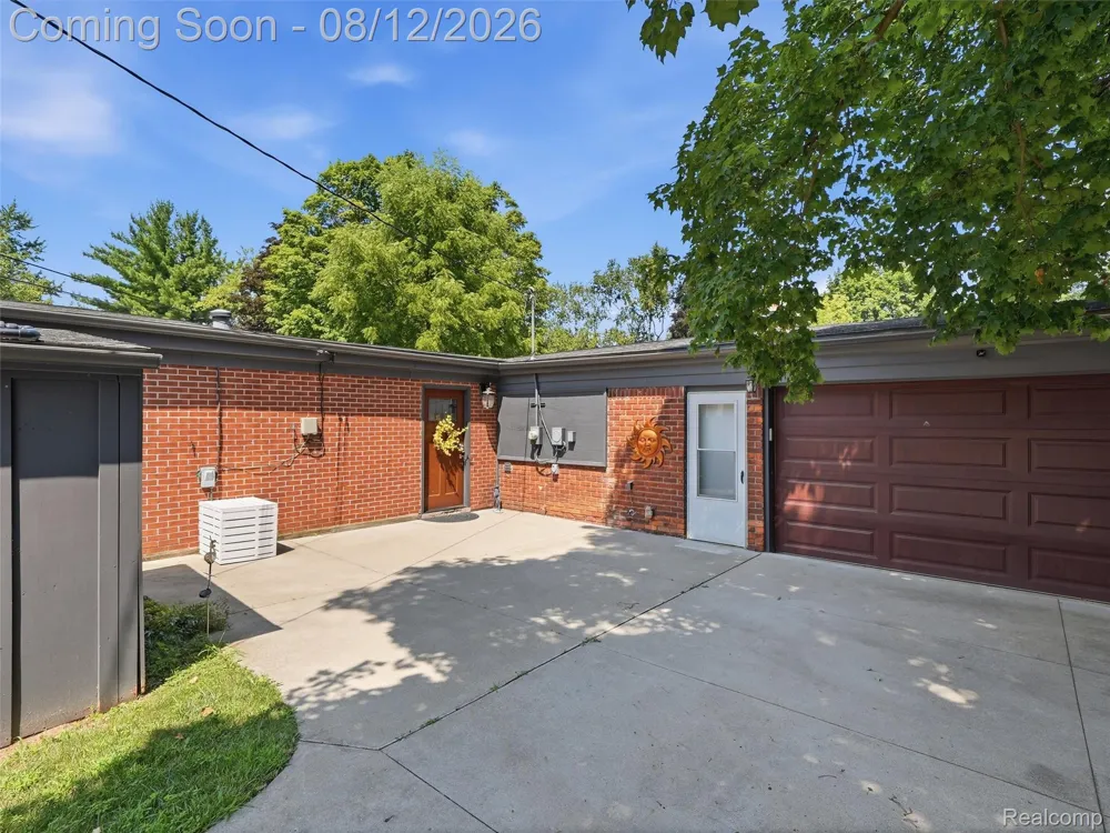 1640 Beverly Boulevard Walled Lake City, MI 48390