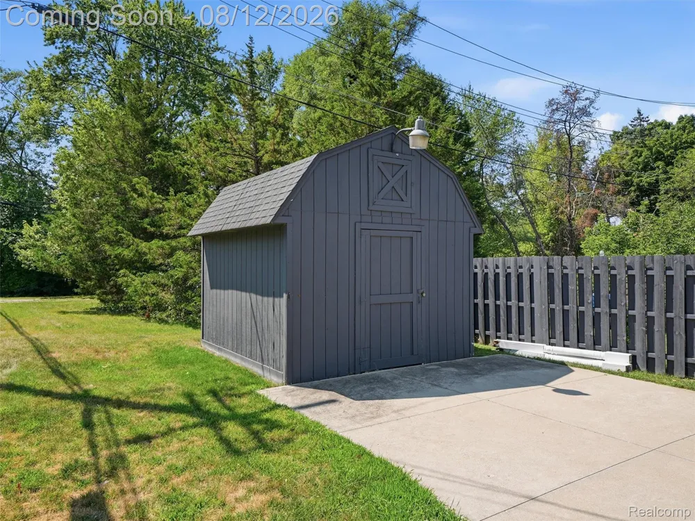 1640 Beverly Boulevard Walled Lake City, MI 48390