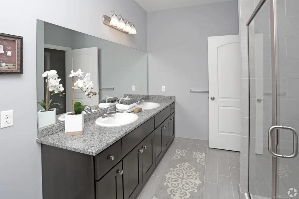8249 W Annsbury Circle Shelby Charter Township, MI 48316
