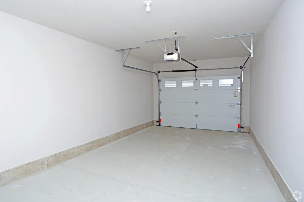 8249 W Annsbury Circle Shelby Charter Township, MI 48316