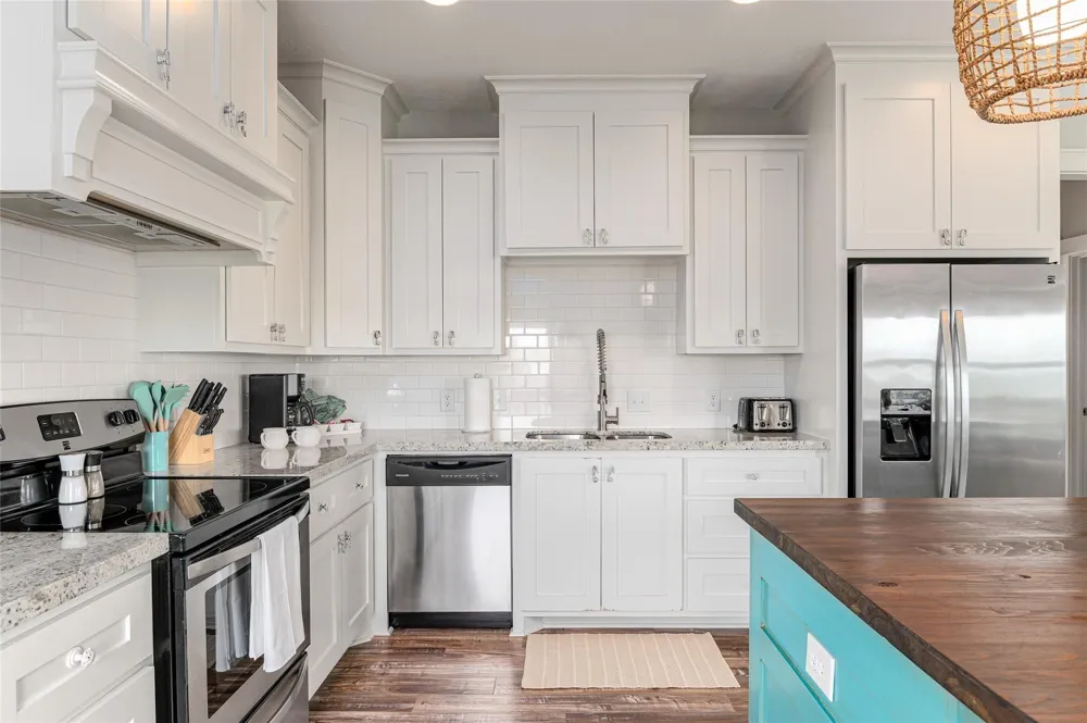 977 Clara Street Crystal Beach, TX 77650