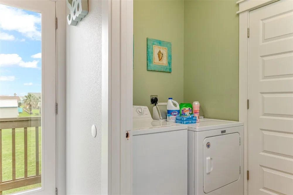 977 Clara Street Crystal Beach, TX 77650