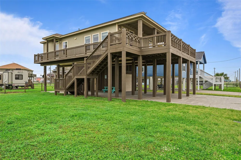 977 Clara Street Crystal Beach, TX 77650