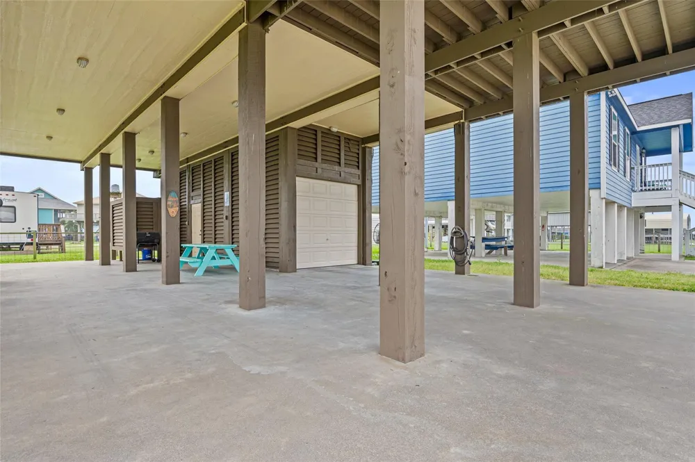 977 Clara Street Crystal Beach, TX 77650