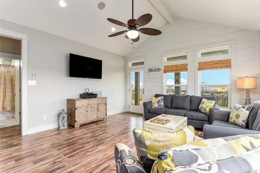 977 Clara Street Crystal Beach, TX 77650