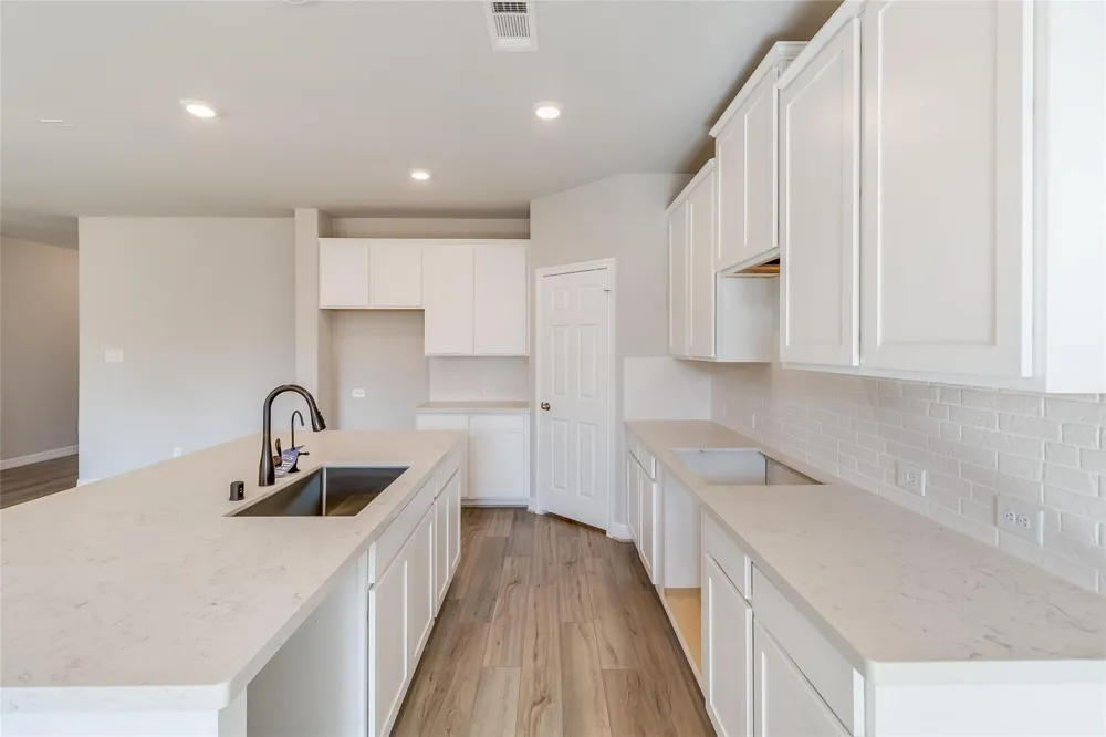 7714 Jade Crest Drive Angleton, TX 77515
