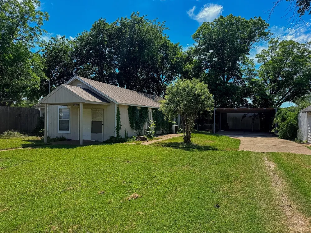 1705 Robinson Street Cleburne, TX 76031