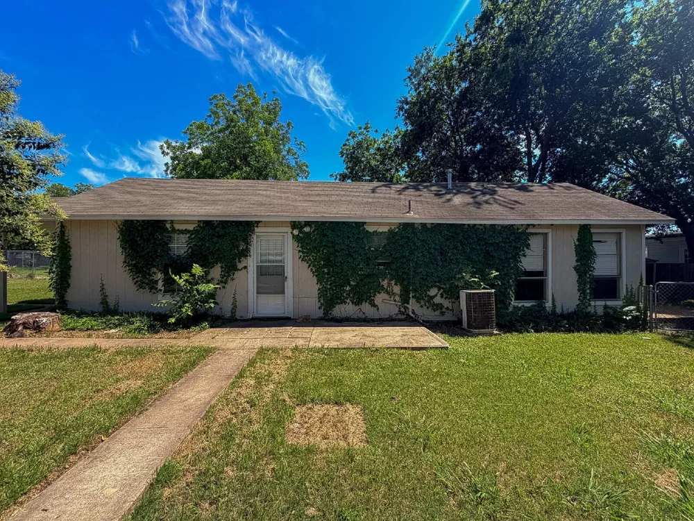 1705 Robinson Street Cleburne, TX 76031