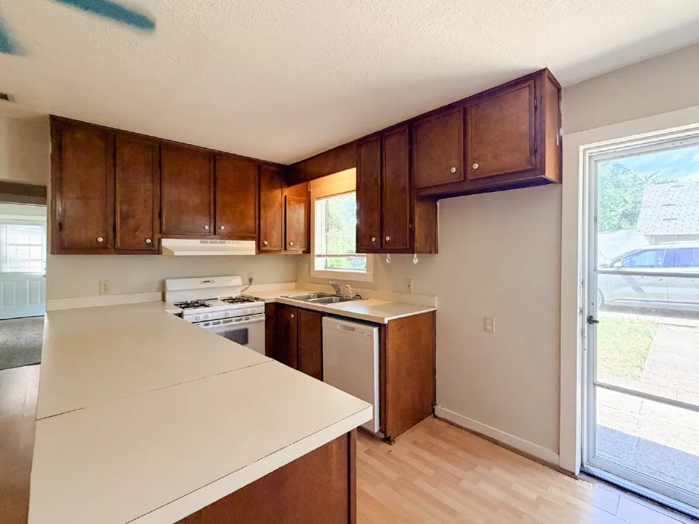 1705 Robinson Street Cleburne, TX 76031