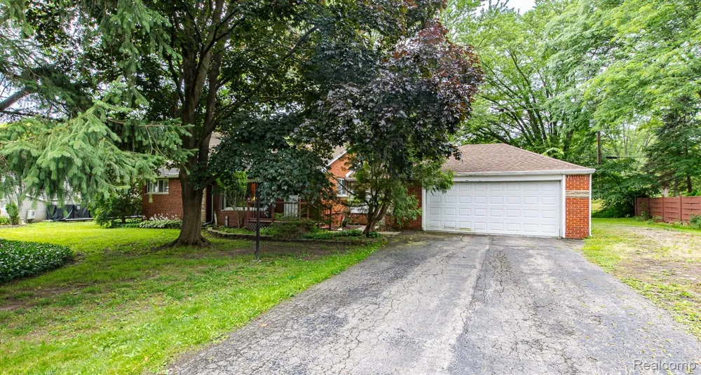 5511 Wright Drive Troy City, MI 48098