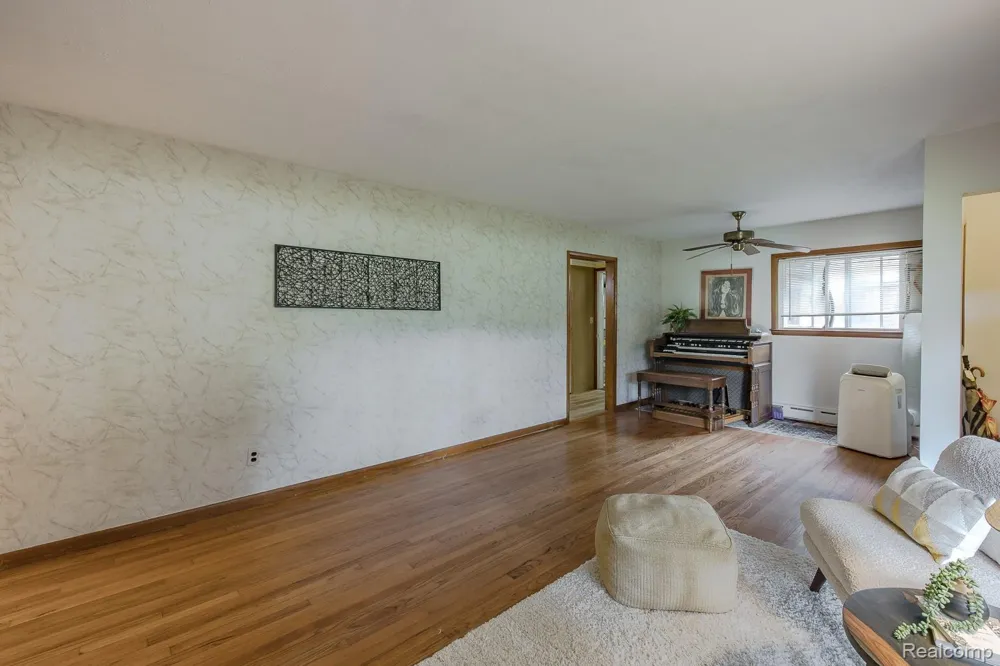 5511 Wright Drive Troy City, MI 48098
