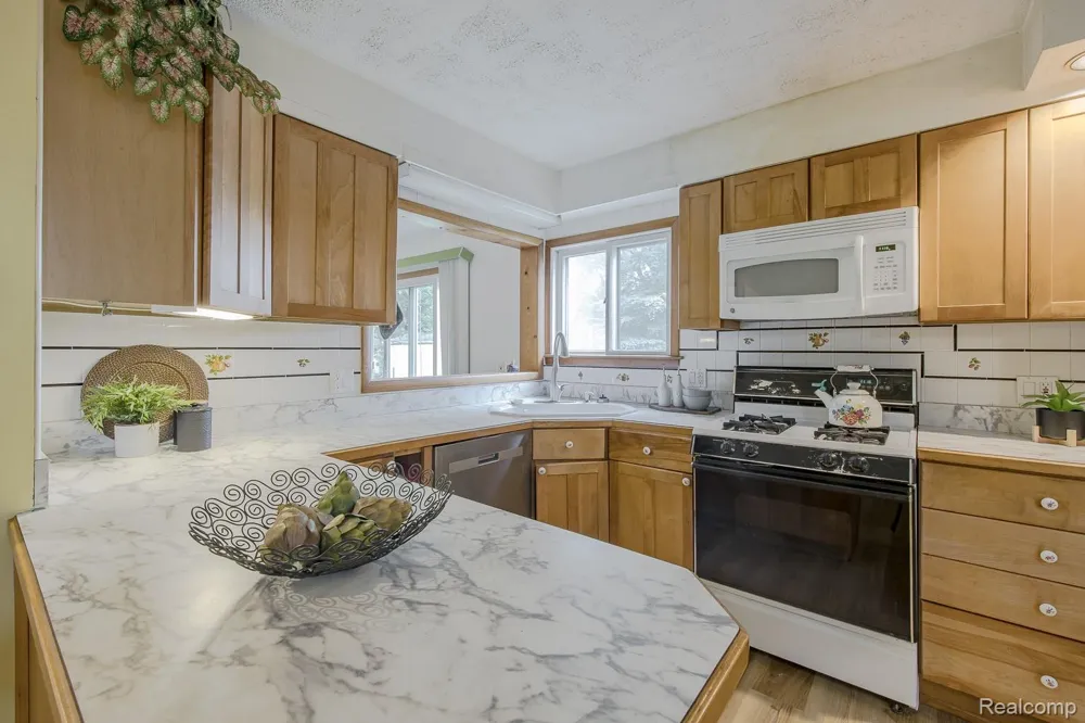 5511 Wright Drive Troy City, MI 48098