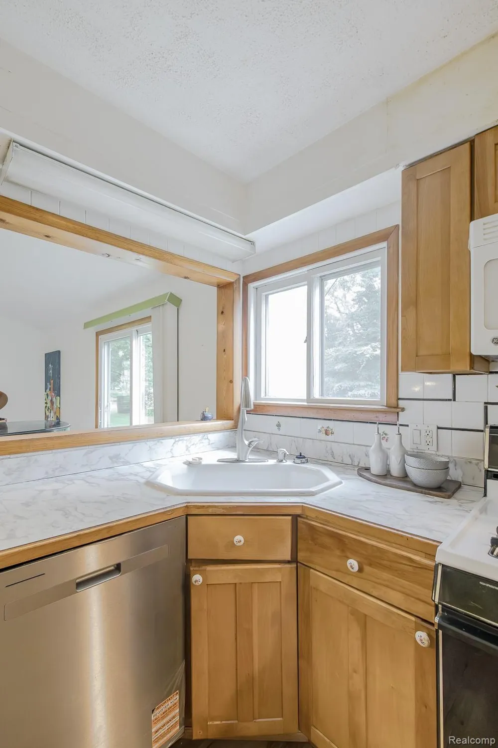 5511 Wright Drive Troy City, MI 48098
