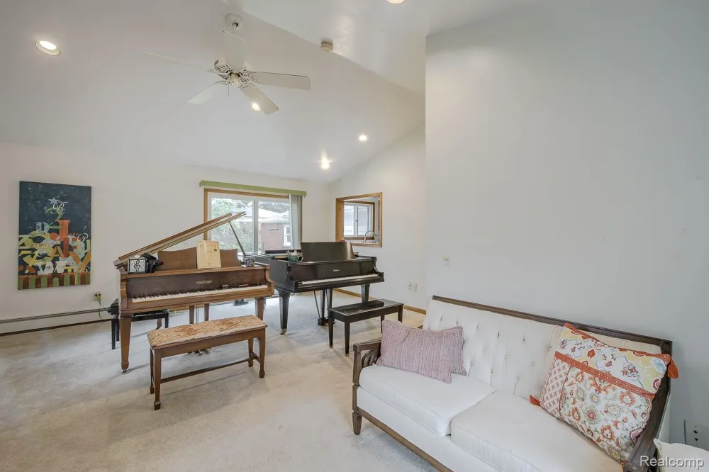 5511 Wright Drive Troy City, MI 48098