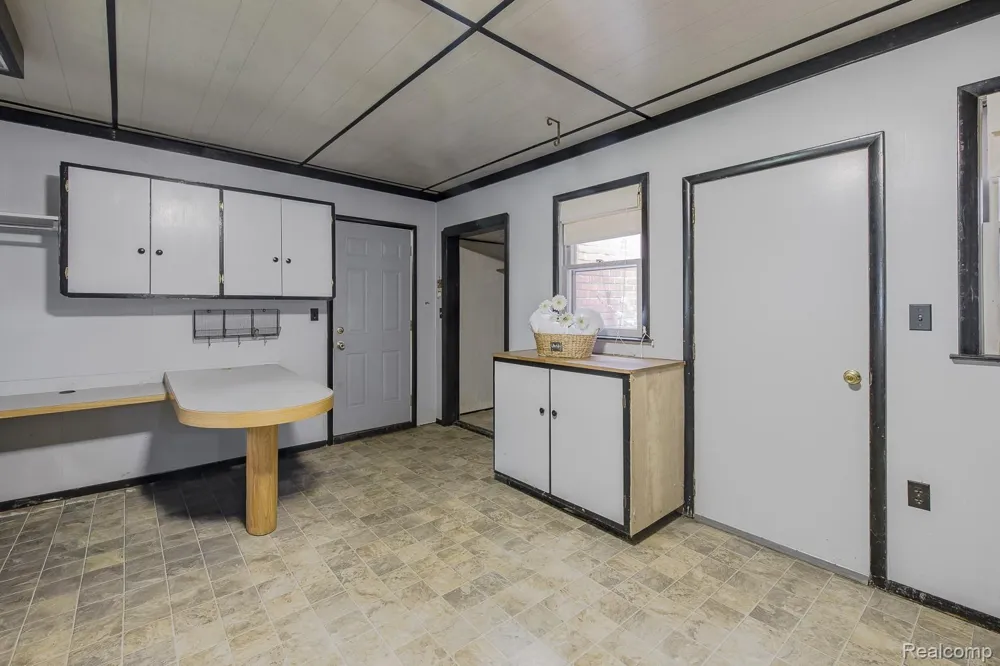 5511 Wright Drive Troy City, MI 48098