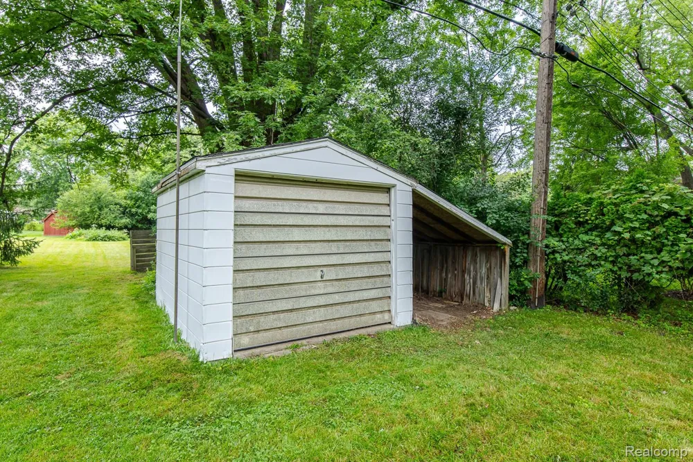 5511 Wright Drive Troy City, MI 48098