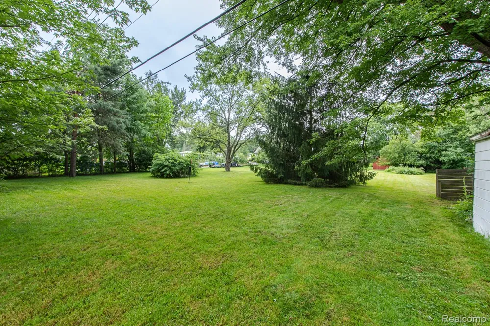 5511 Wright Drive Troy City, MI 48098
