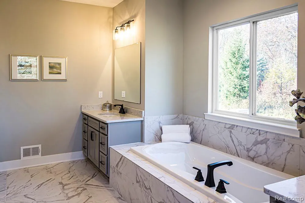 14009 Regatta Bay Drive Shelby Charter Township, MI 48315