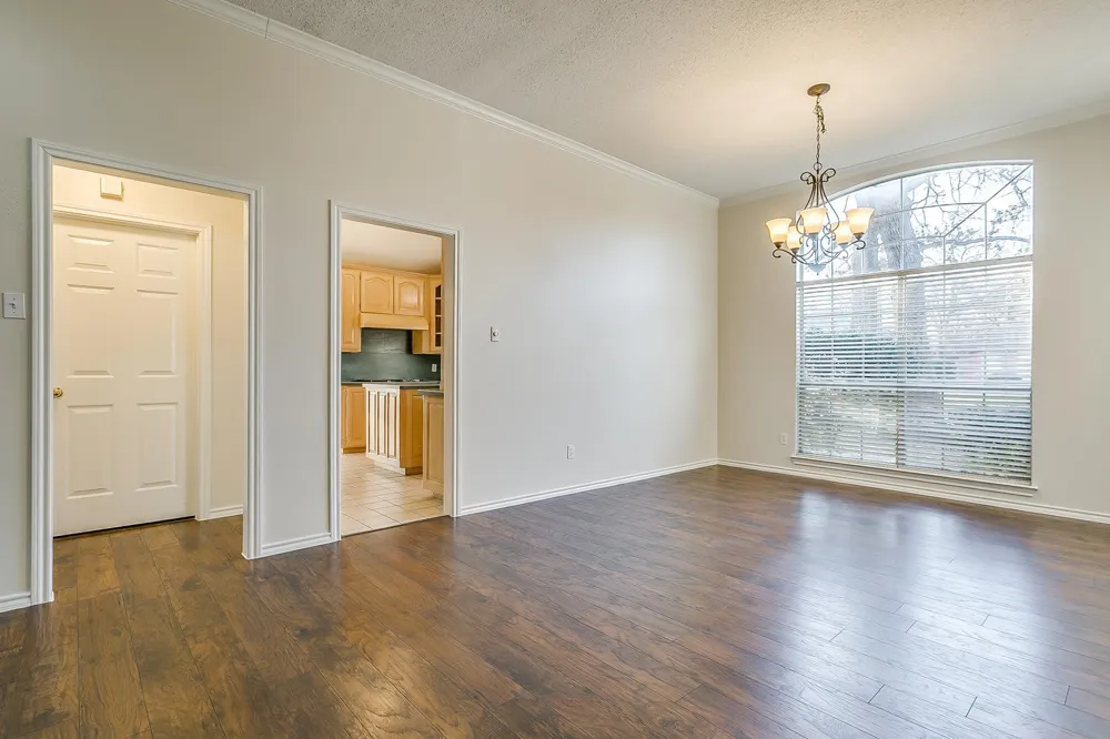 901 Evandale Road Burleson, TX 76028