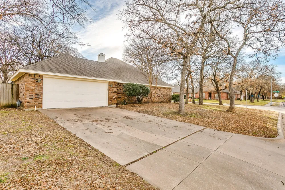 901 Evandale Road Burleson, TX 76028