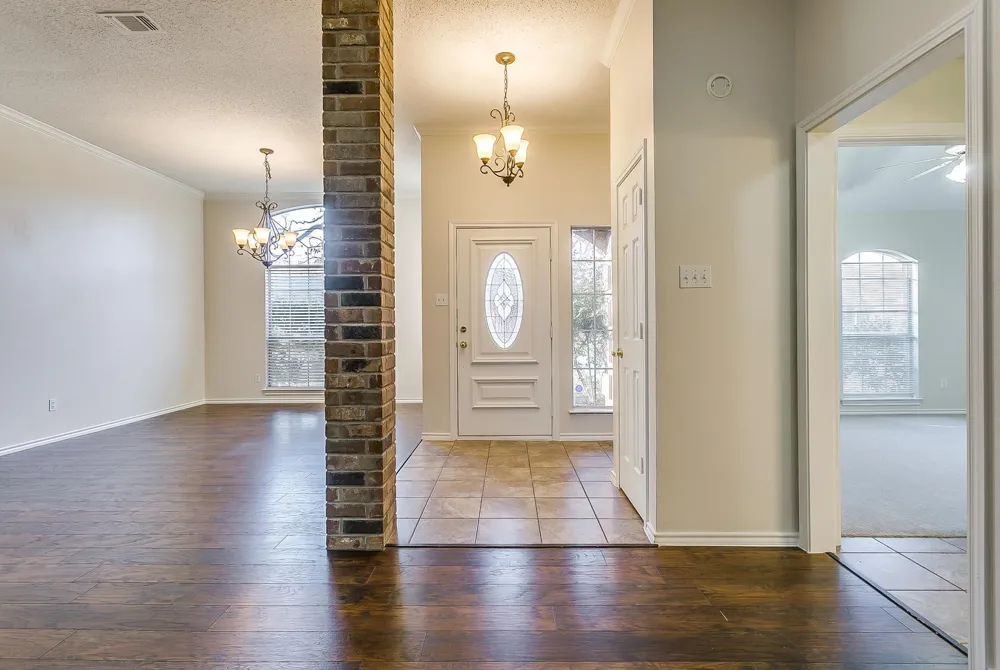 901 Evandale Road Burleson, TX 76028
