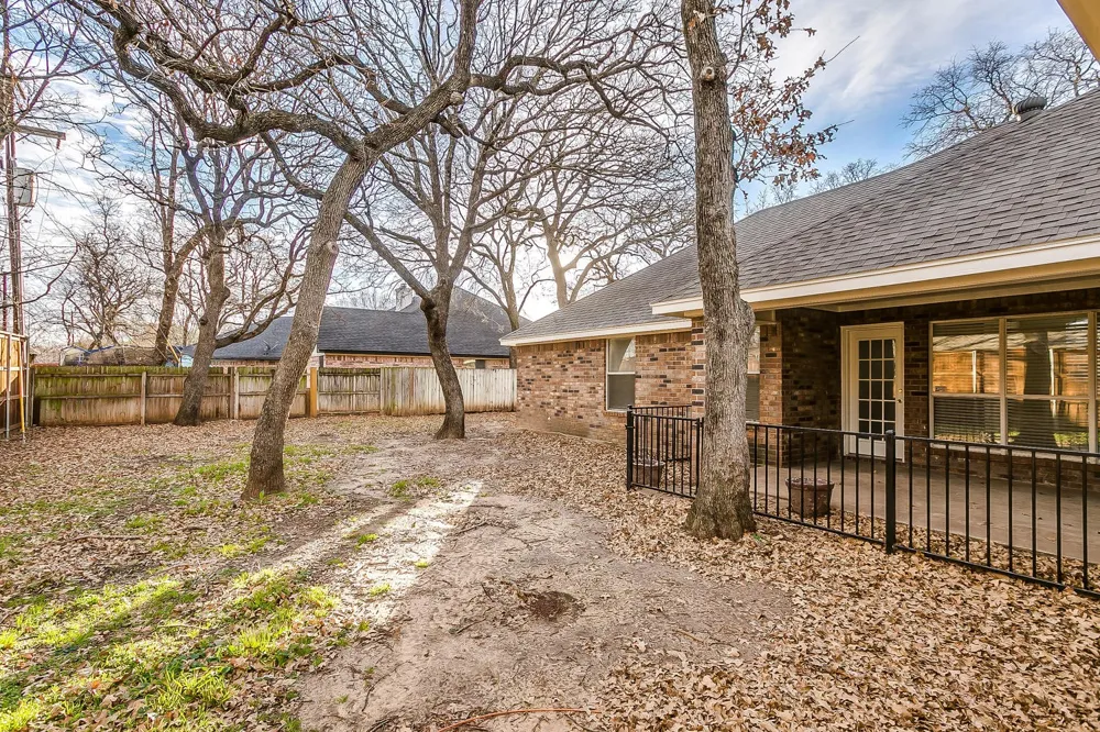 901 Evandale Road Burleson, TX 76028