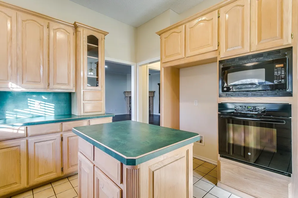 901 Evandale Road Burleson, TX 76028