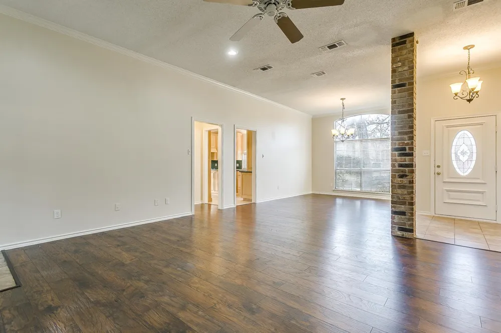 901 Evandale Road Burleson, TX 76028