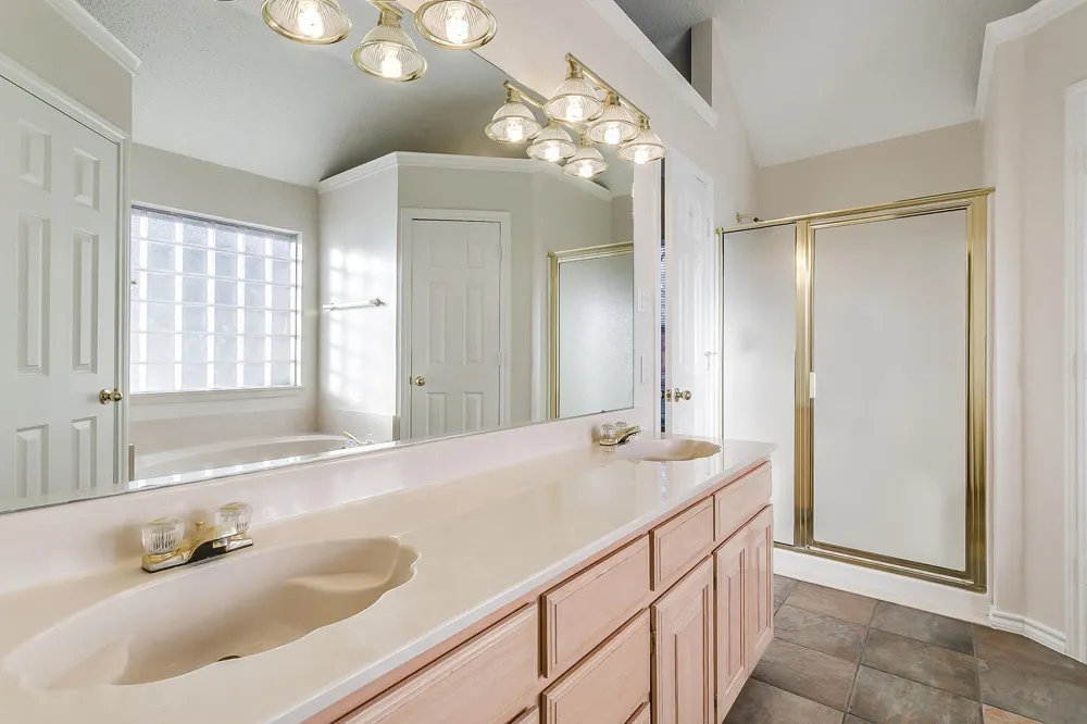 901 Evandale Road Burleson, TX 76028