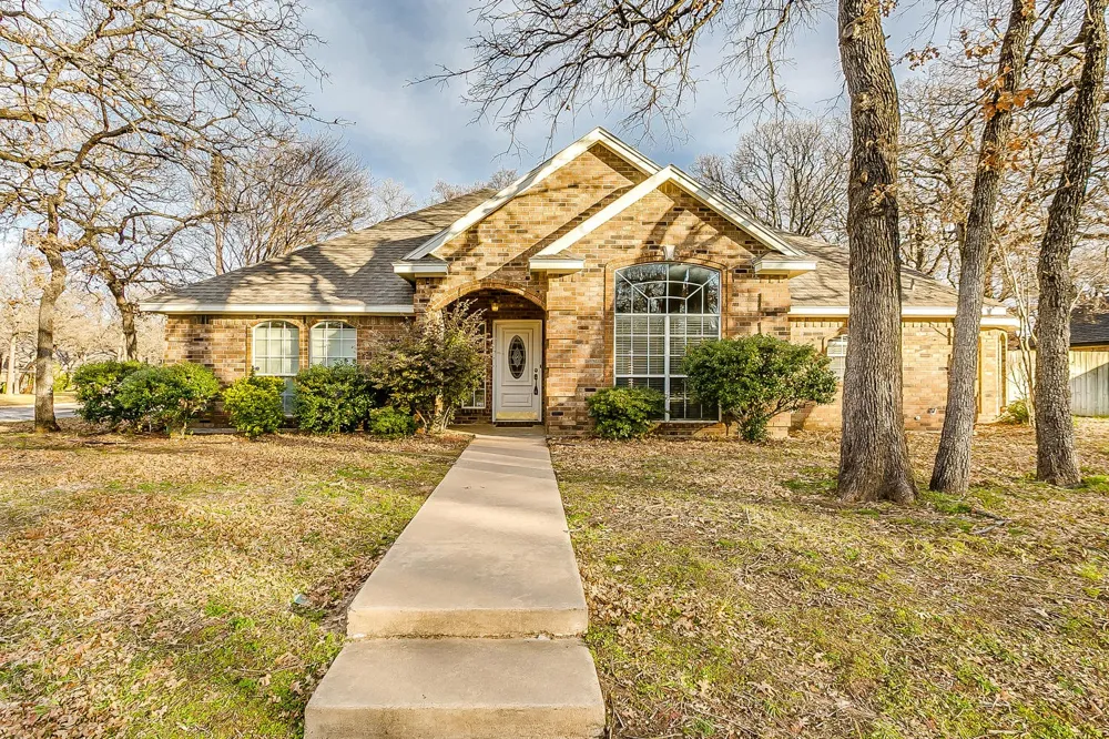 901 Evandale Road Burleson, TX 76028