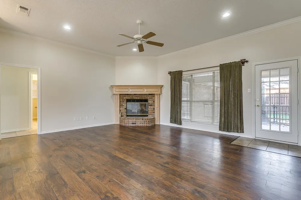 901 Evandale Road Burleson, TX 76028