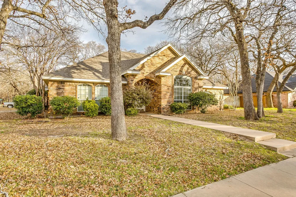 901 Evandale Road Burleson, TX 76028