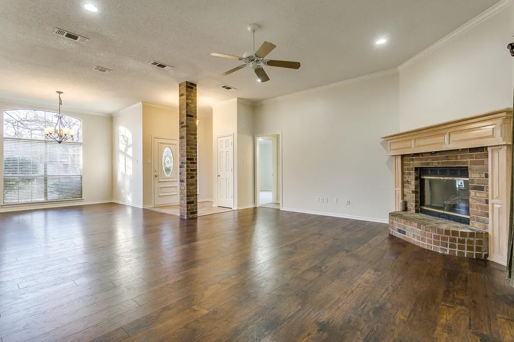 901 Evandale Road Burleson, TX 76028