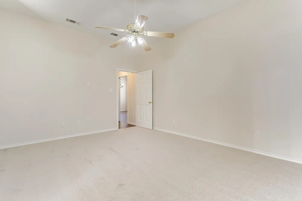 901 Evandale Road Burleson, TX 76028